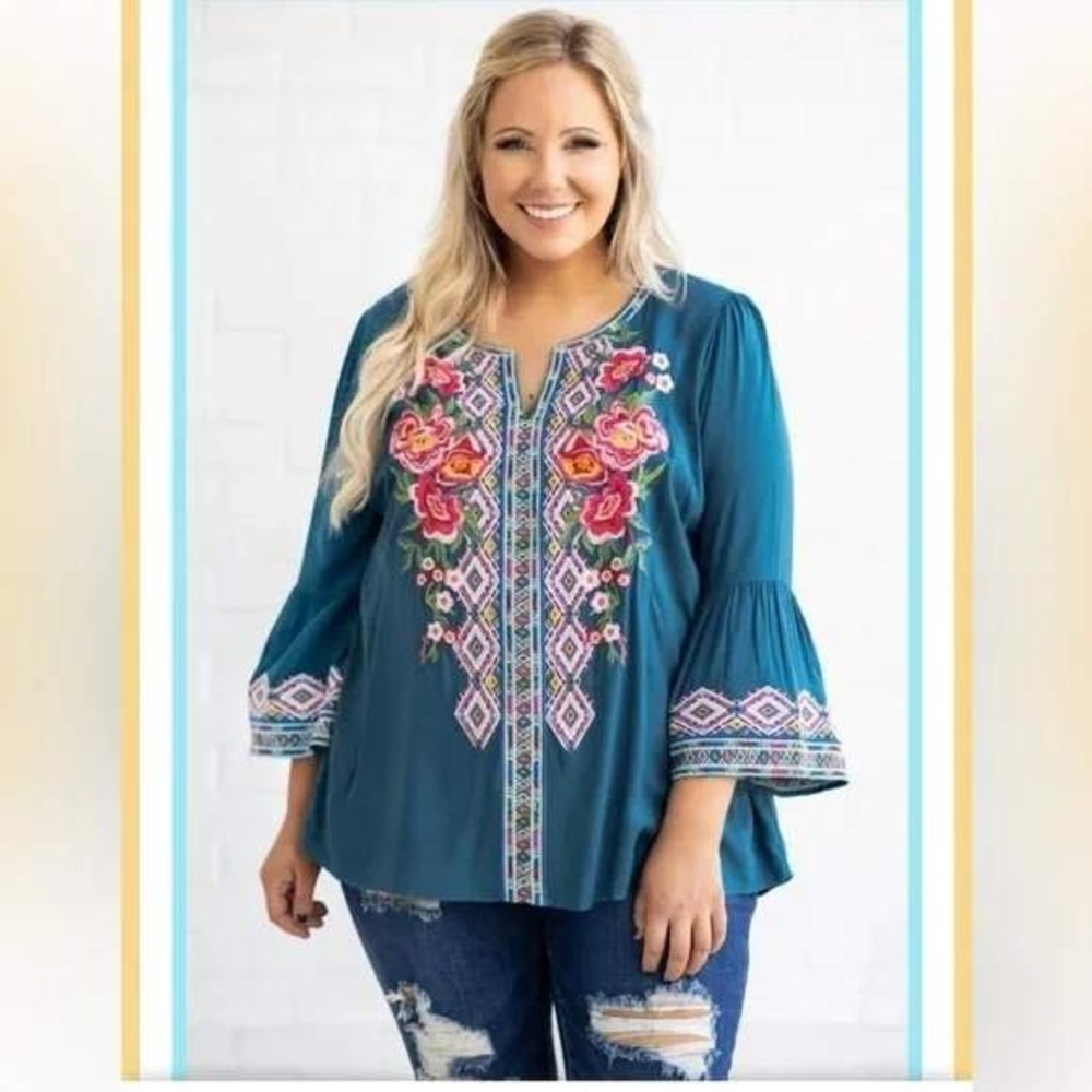 NWT Chic Soul Savanna Jane Blouse 3X‎ Deep Blue Floral Embroidered Top Plus Size